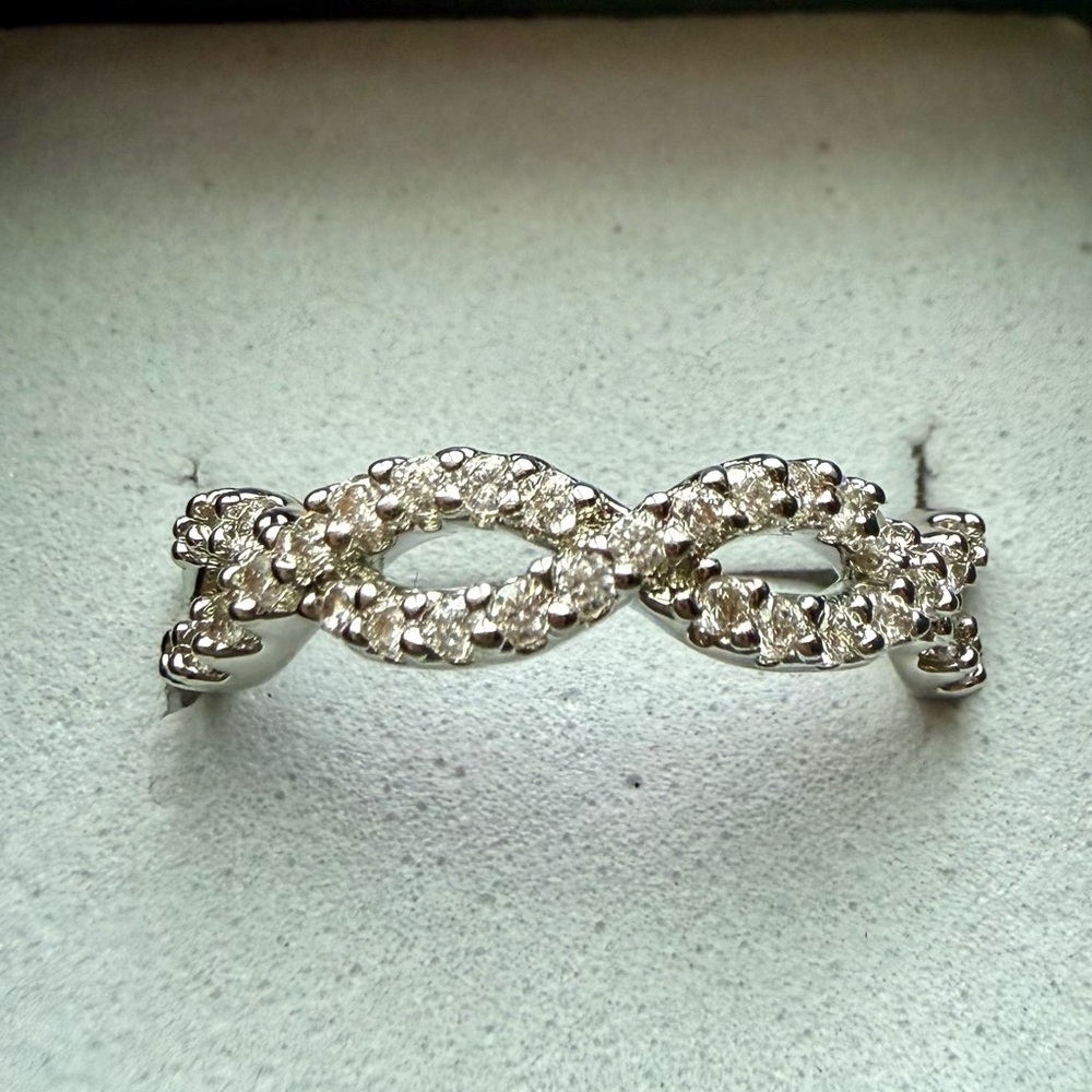 NEW! Pretty Bird Jewelry Crystal Infinity Link Ring size 7